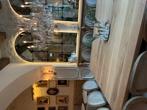 La Cave — French - American restaurant in Charleston