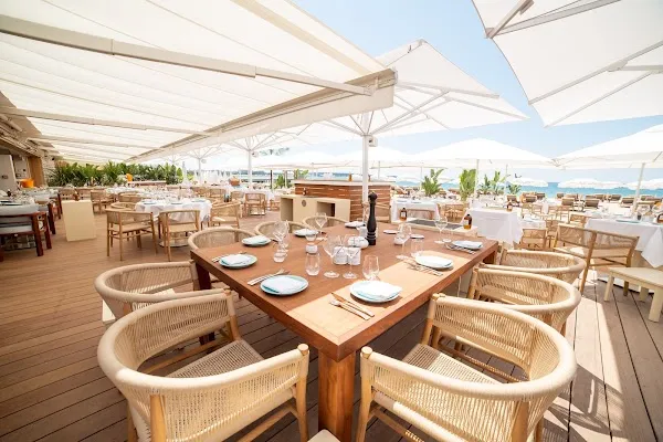 La Môme Plage — Fusion restaurant in Cannes
