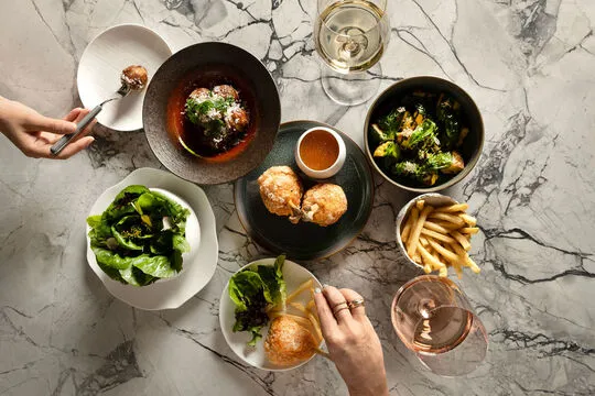 l’abeille à côté — French restaurant in New York