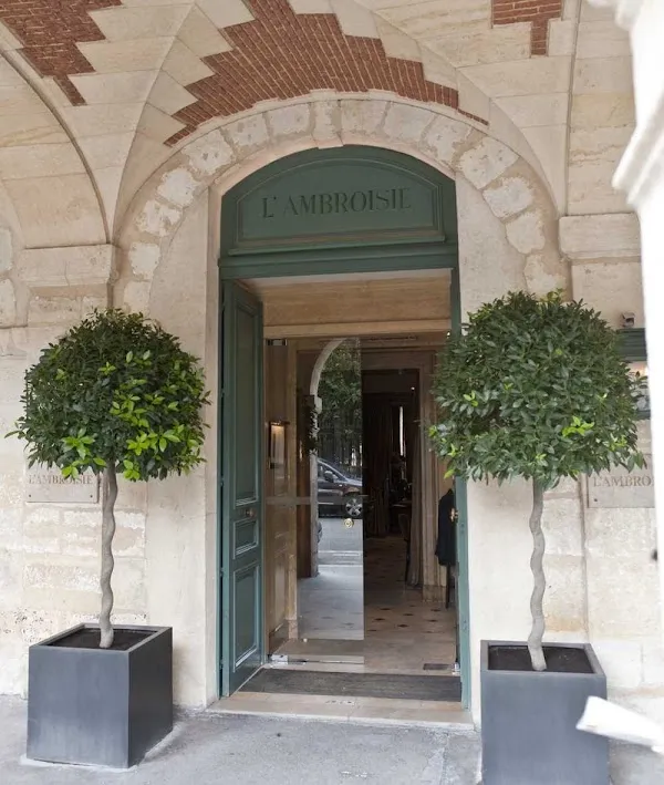 L'ambroisie — French restaurant in Paris