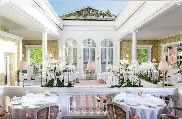 Lasserre — French restaurant in Paris