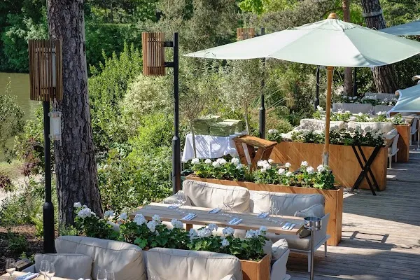 Le Chalet des îles — French restaurant in Paris