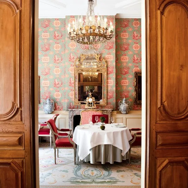 Le Clarence — French restaurant in Paris
