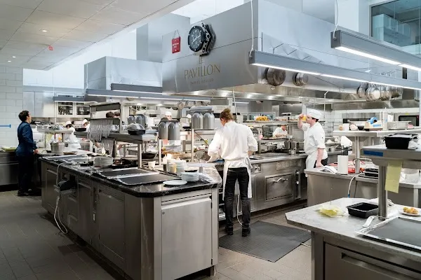 Le Pavillon — French restaurant in New York
