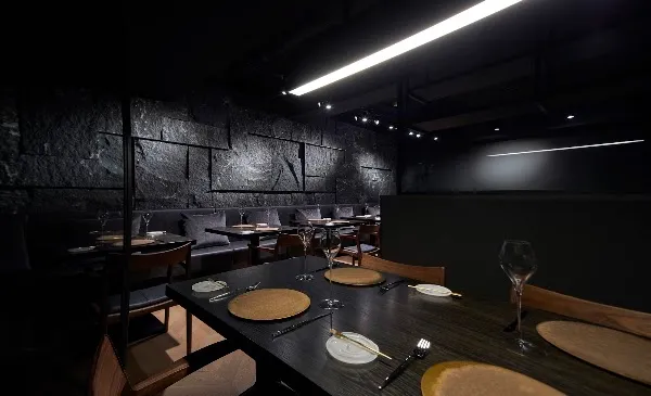 L'EAU — French restaurant in Tokyo
