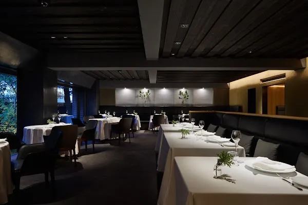 L'Effervescence — French restaurant in Tokyo