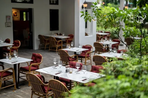 Les Bouchons Rochester — Western restaurant in Singapore