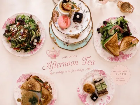 Let Them Eat Cake — European restaurant in Nazareth