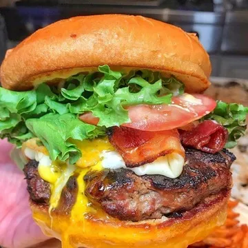 Lewis' Bar and Grill — American restaurant in Norwood