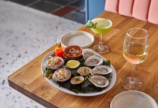 Little Clam — Seafood restaurant in Newport