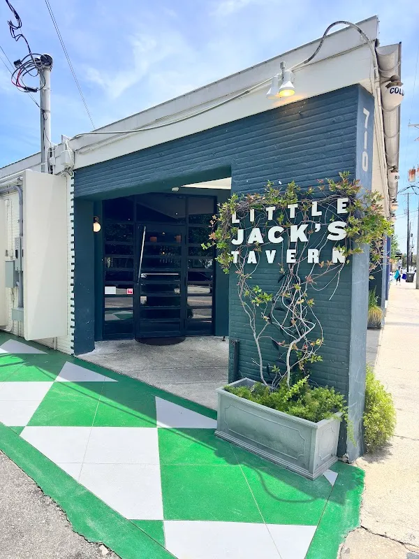 Little Jacks Tavern — American restaurant in Charleston