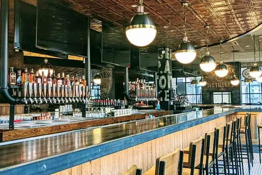Longcross Bar & Kitchen — Gastropub restaurant in Medford