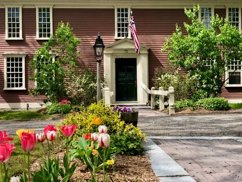 Longfellow's Wayside Inn — American restaurant in Sudbury
