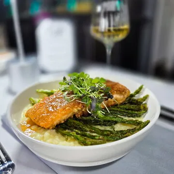 Luna Bar & Bistro — Modern restaurant in Wyandotte