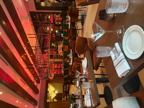 Madison Modern Social — New American restaurant in Old Bridge