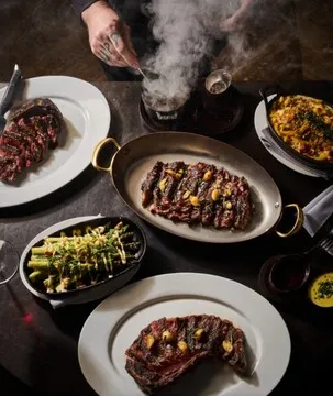 Maple & Ash Chicago — Steakhouse restaurant in Chicago