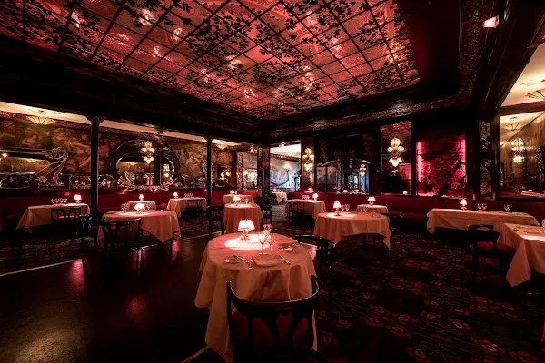 Maxim's — French restaurant in Paris