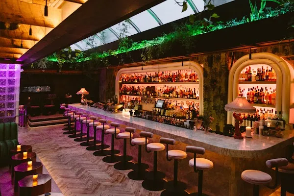 Milky Way — Cocktail Bar restaurant in Montréal