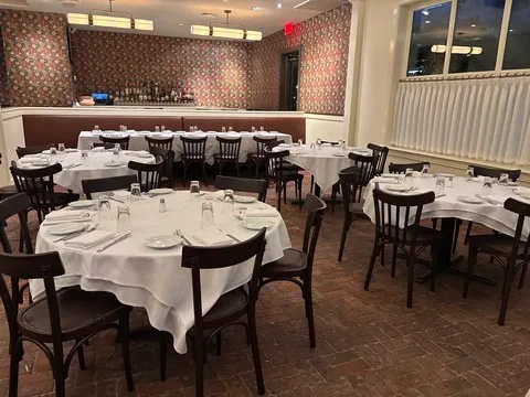 Milroy Bistro Bar — French Bistro restaurant in Roslyn
