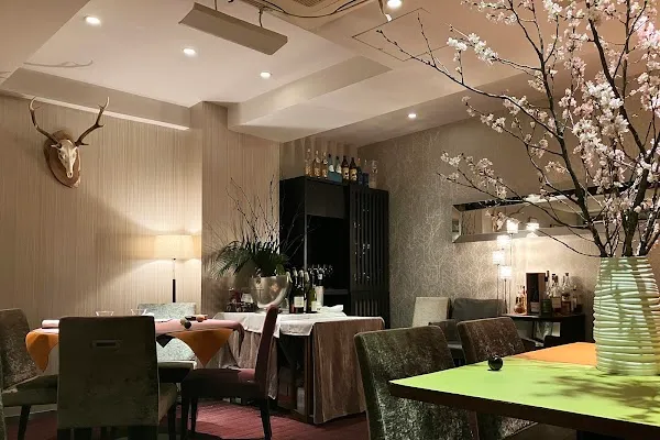 MONOLITH — French restaurant in Tokyo