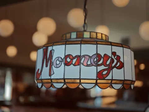 Mooney's Pizza Tavern — Pizza restaurant in Long Beach