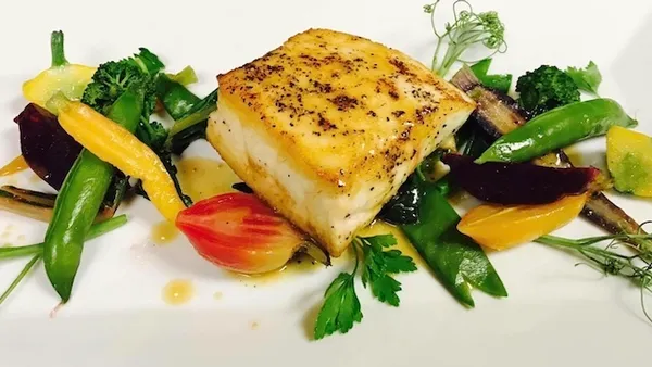 Noah's Restaurant & Lounge — Fusion restaurant in Charleston