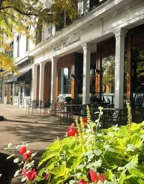 Nola's — American restaurant in Clinton