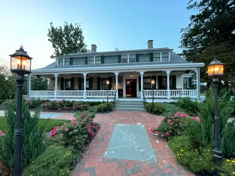 Old Stone House Inn — European-American restaurant in Warwick