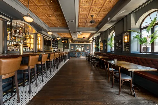 Oliver's Astoria — New American restaurant in New York