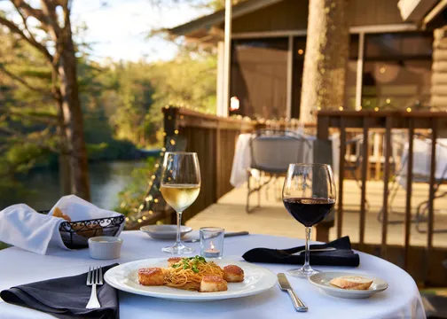 On the Verandah — International restaurant in Highlands