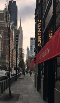 P.J Clarke's Oyster Bar & Grille — American restaurant in New York
