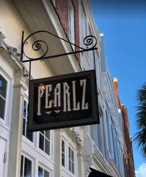 Pearlz Oyster Bar - Charleston — Seafood restaurant in Charleston