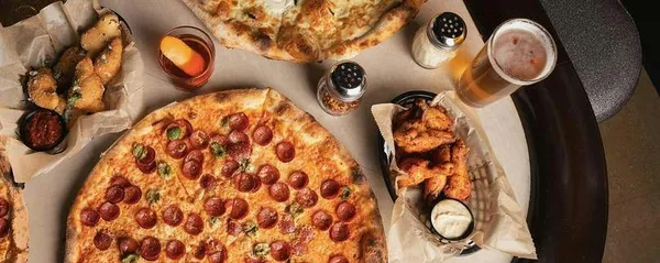 Pizza Lobo Logan Square — Pizza restaurant in Chicago