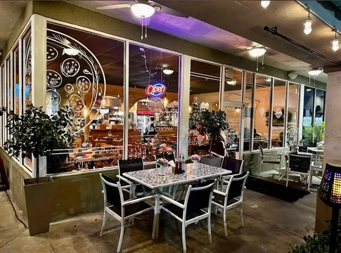 Pizza lovers Bistro — Italian restaurant in Plantation