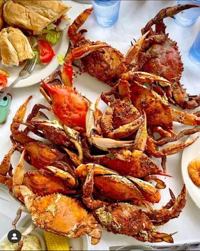 Quarterdeck — Seafood restaurant in Arlington