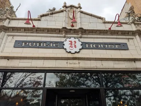 R Public House — Gastropub restaurant in Chicago