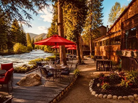 Rapids Lodge — American restaurant in Grand Lake