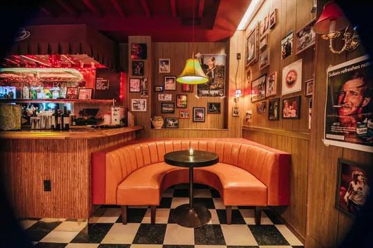 Ray's Hometown Bar — American restaurant in New York