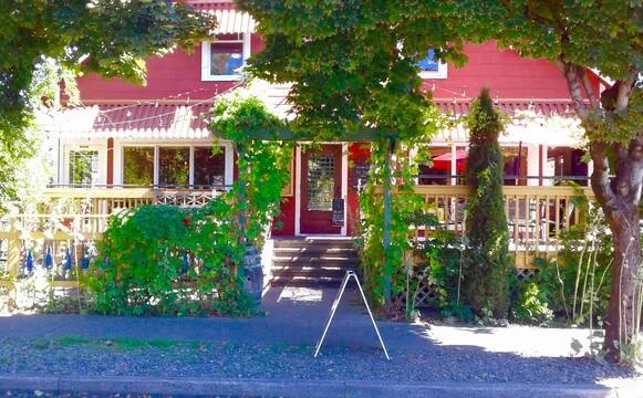 Red House — International restaurant in Tukwila