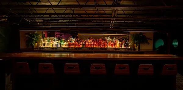 Refuge — Cocktail Bar restaurant in Houston
