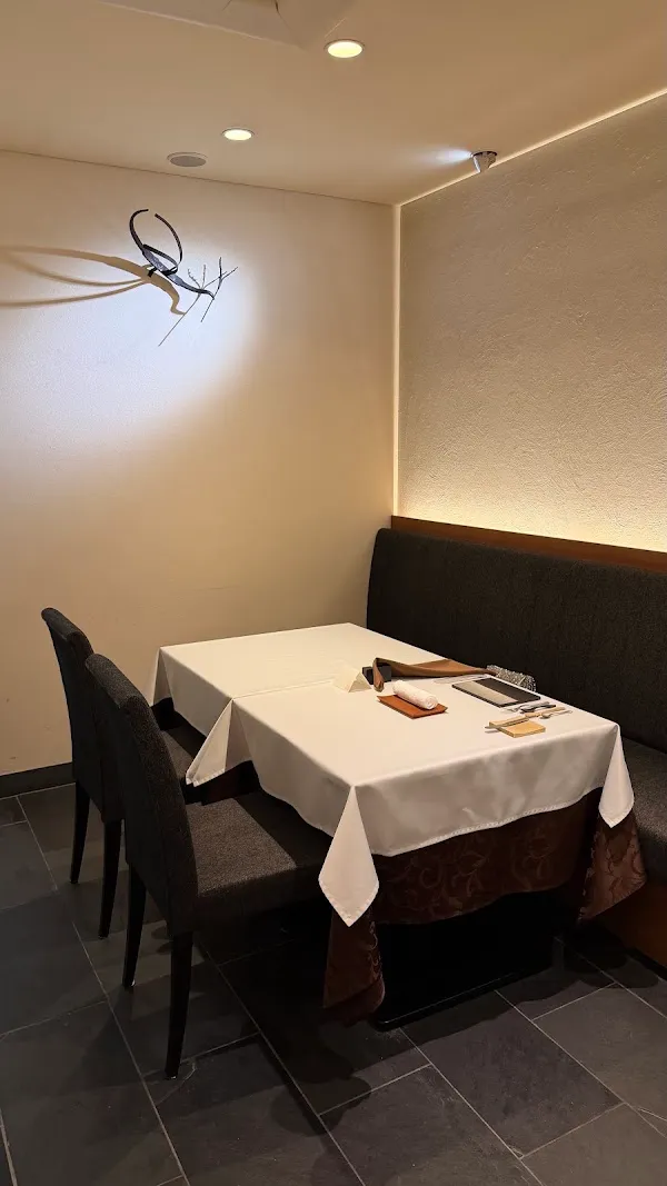 Reine des prés — French restaurant in Kyoto