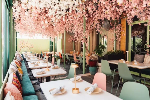 Residents Cafe & Bar — European restaurant in Washington D.C.