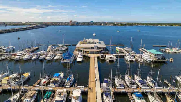 Riverhouse Waterfront - Reef & Grill — Seafood restaurant in Tampa Bay