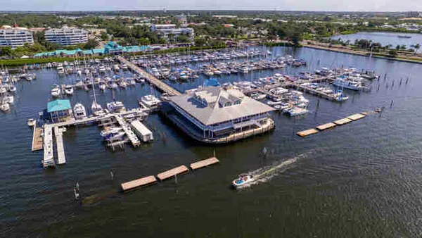 Riverhouse Waterfront - Second Floor — Seafood restaurant in Tampa Bay