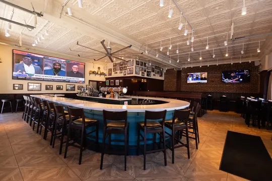 Rooster's Glenside — Gastropub restaurant in Glenside