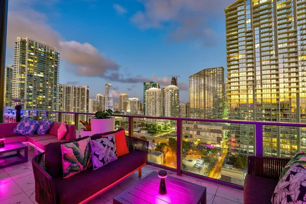 Rosa Sky — Bar restaurant in Miami