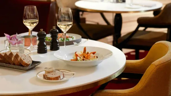Rotunda Bar and Lounge at Four Seasons — Afternoon Tea, Bar, Brunch restaurant in London