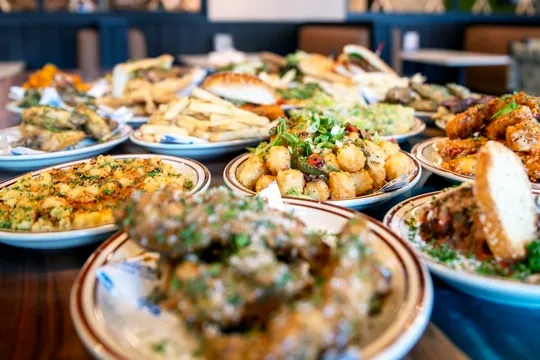 Rounders Pub House — Contemporary American restaurant in Chicago