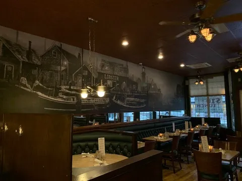 Salmon Run Fish House — American restaurant in Lee