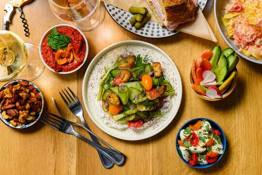 Salt & Bubbles Wine Bar and Market — Tapas restaurant in Essex Junction